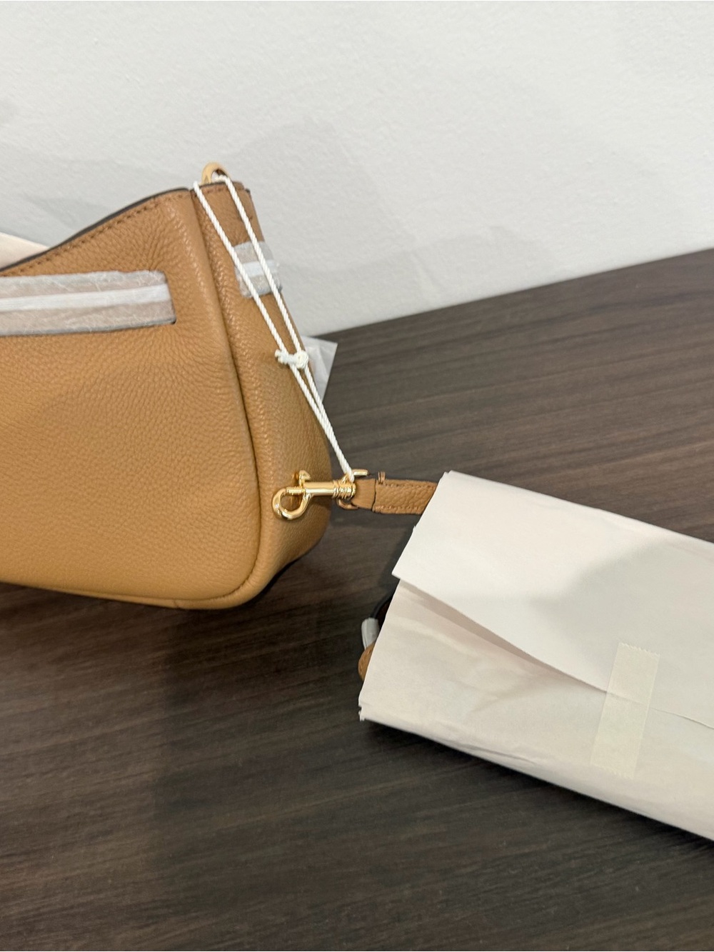 Tory Burch Pebbled Leather Shoulder Bag in Camel/Tan with Gold Hardware - Picture 4 of 7
